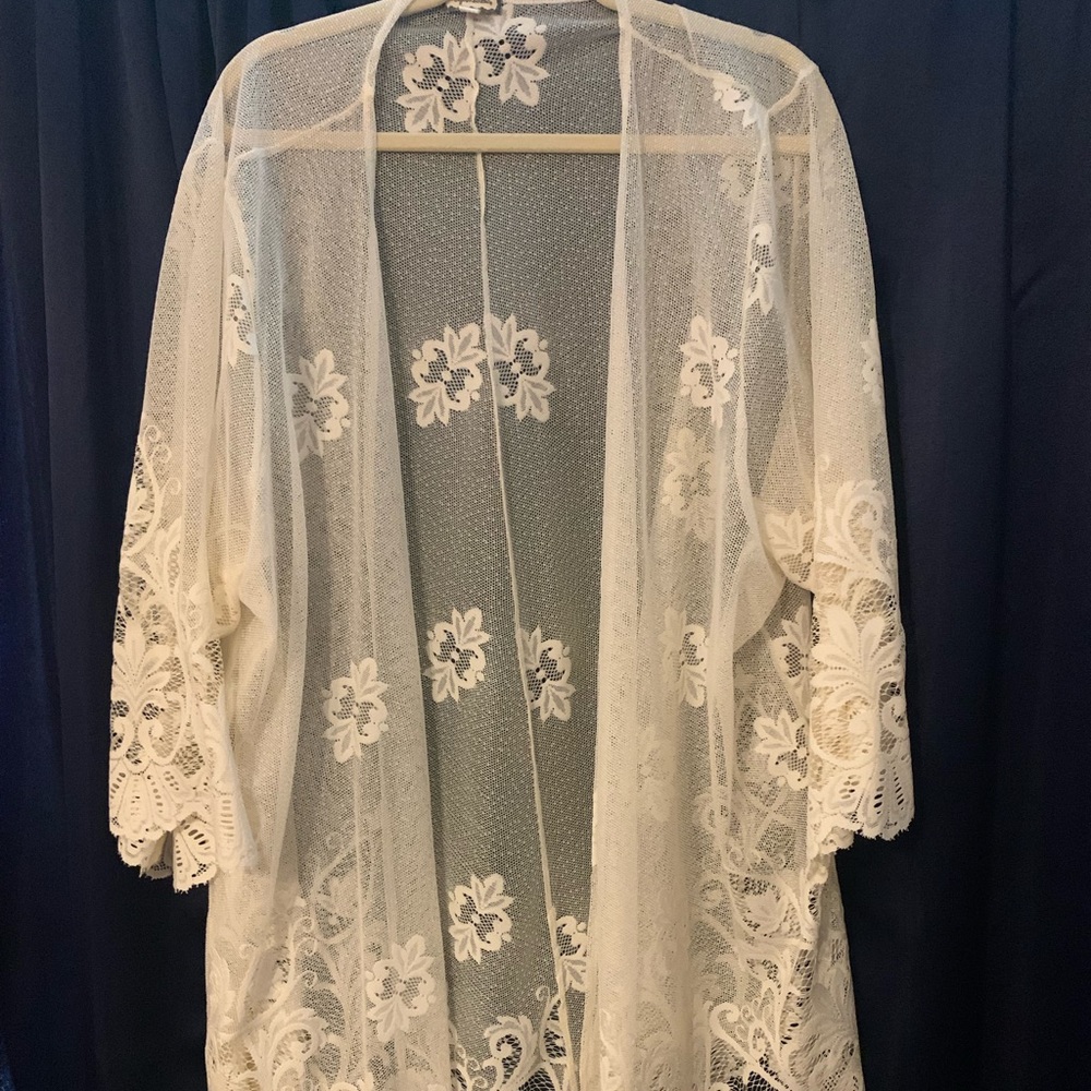 Eyeshadow, 3X, lace kimono